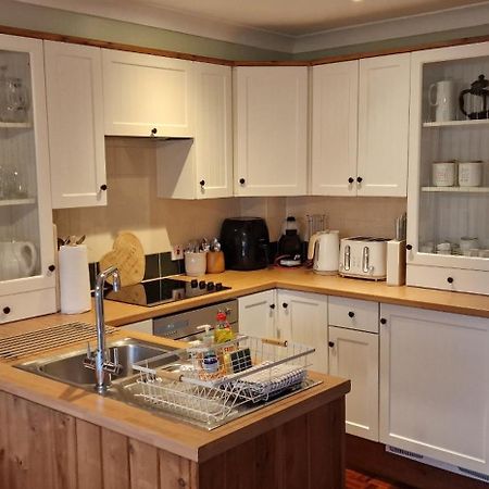 Country Style, 2 Bedroom House, Parking And Superb Location NWI Eksteriør billede