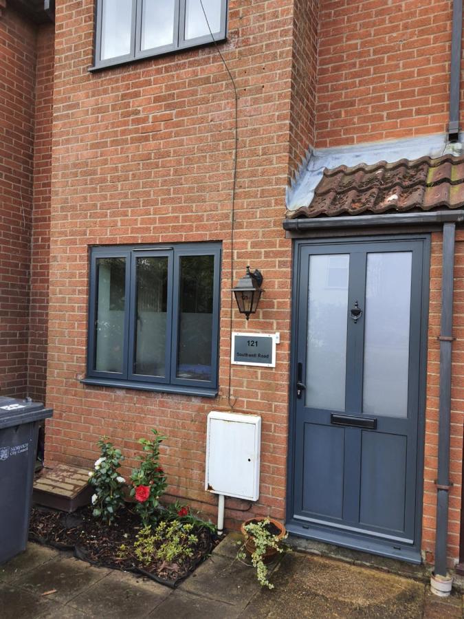 Country Style, 2 Bedroom House, Parking And Superb Location NWI Eksteriør billede