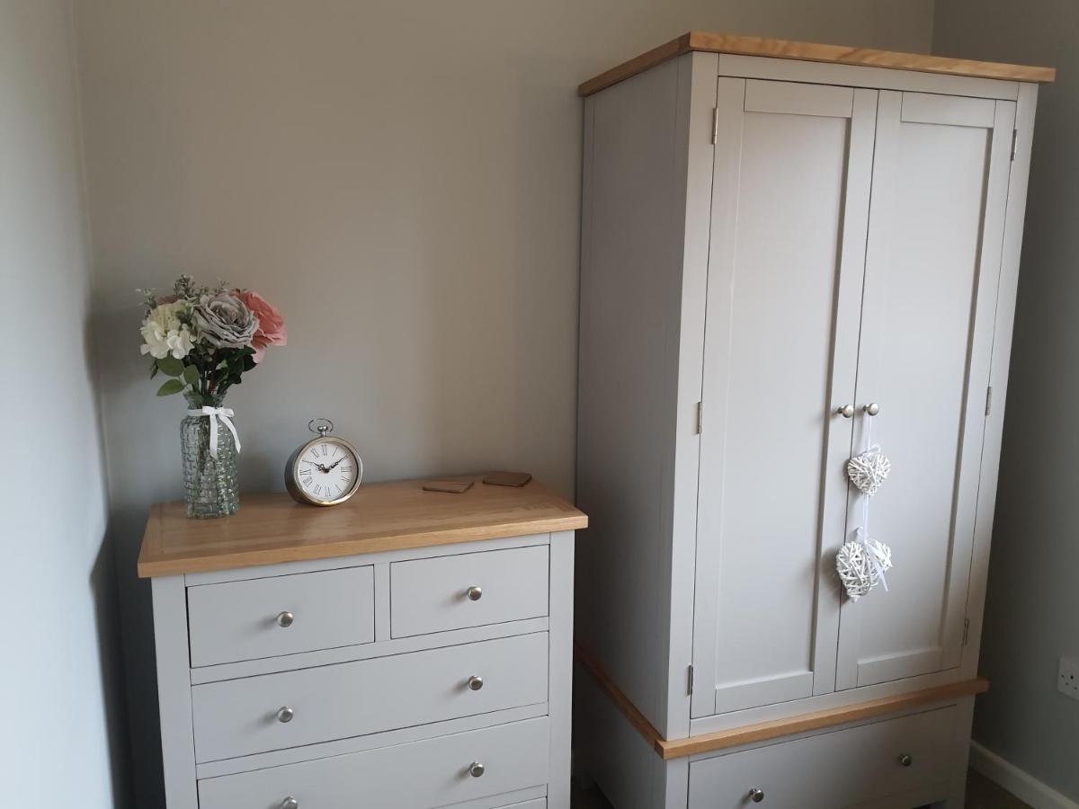 Country Style, 2 Bedroom House, Parking And Superb Location NWI Eksteriør billede