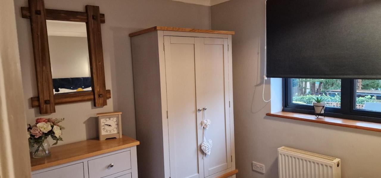 Country Style, 2 Bedroom House, Parking And Superb Location NWI Eksteriør billede